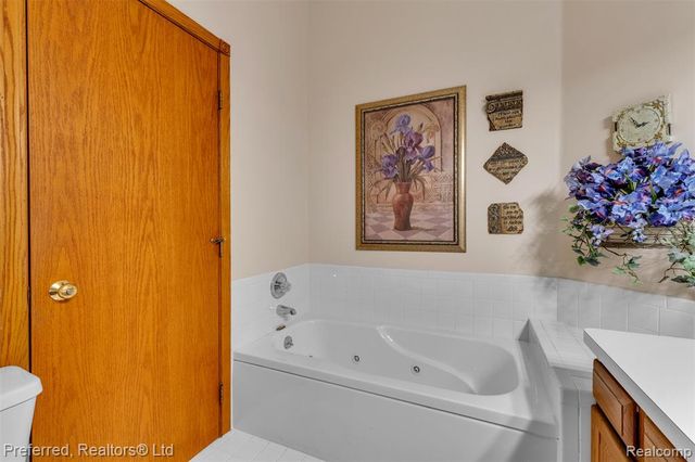 215 Edington Circle, Canton, MI 48187