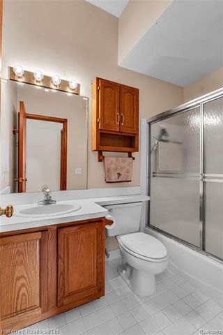 215 Edington Circle, Canton, MI 48187