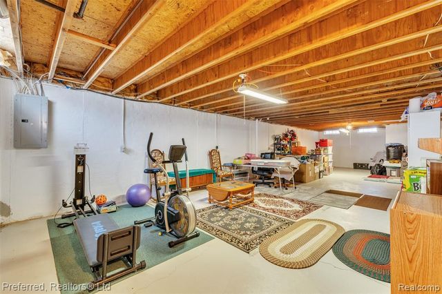 215 Edington Circle, Canton, MI 48187