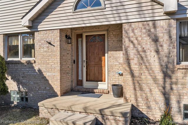 215 Edington Circle, Canton, MI 48187