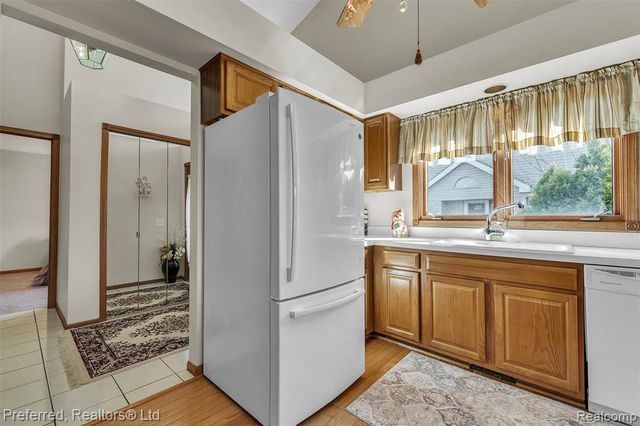 215 Edington Circle, Canton, MI 48187