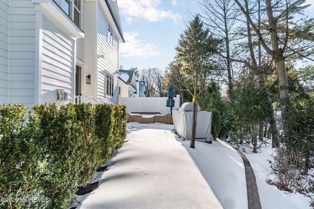 13 Bingham Court, Rumson, NJ 07760