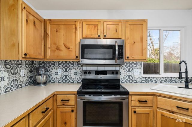 2112 S Pacific St, Boise, ID 83705