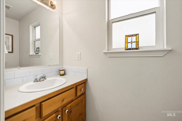 2112 S Pacific St, Boise, ID 83705