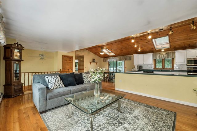24 Par Lane, Hudson, NH 03051