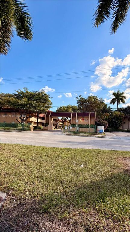 9972 SW 88th St 1125, Miami, FL 33176