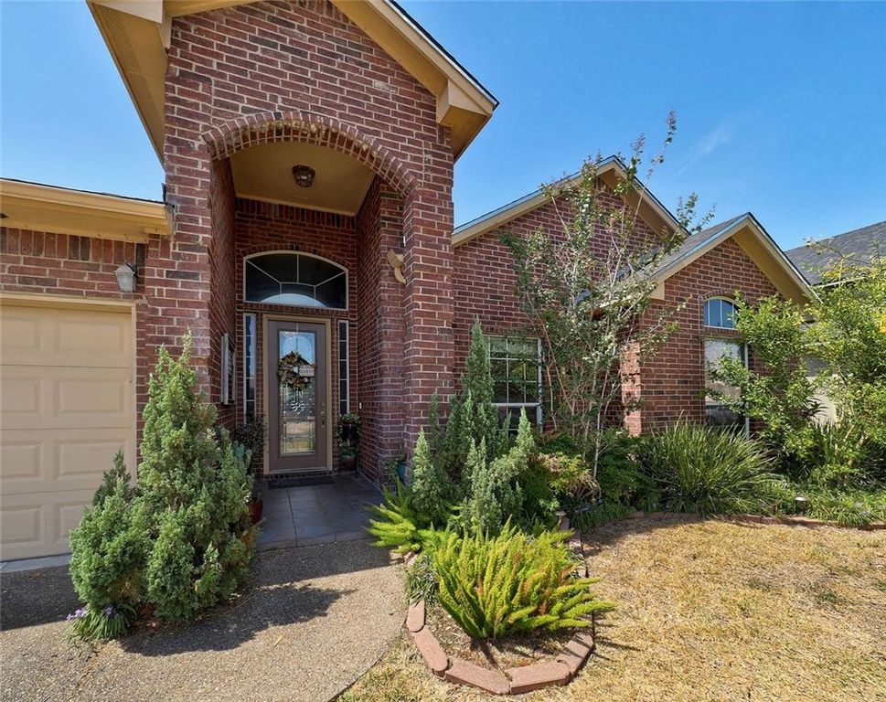 6821 Windy Creek Dr, Corpus Christi, TX 78414 — exterior