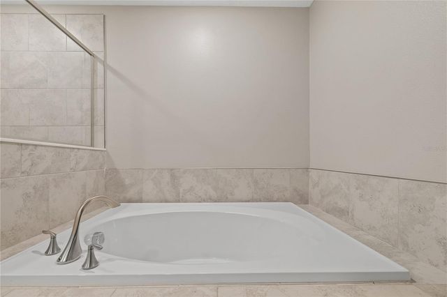 1295 WHITE FOX RUN, Lutz, FL 33549
