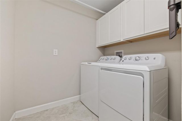 1295 WHITE FOX RUN, Lutz, FL 33549