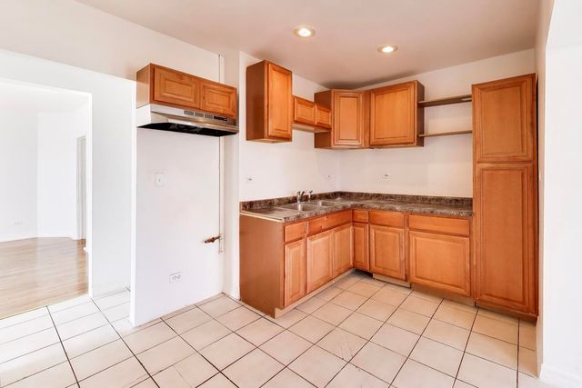 6853 S Perry Avenue, Chicago, IL 60621