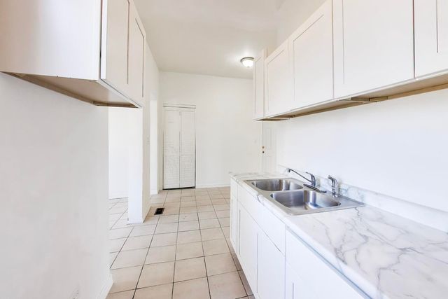 6853 S Perry Avenue, Chicago, IL 60621