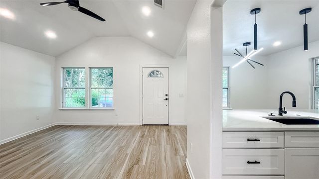 1926 Arizona Avenue, Dallas, TX 75216