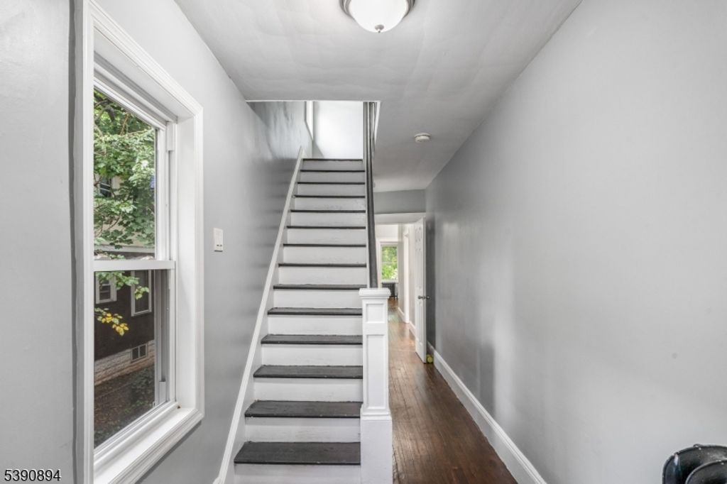 402 Morse Ave, Ridgefield Boro, NJ 07657