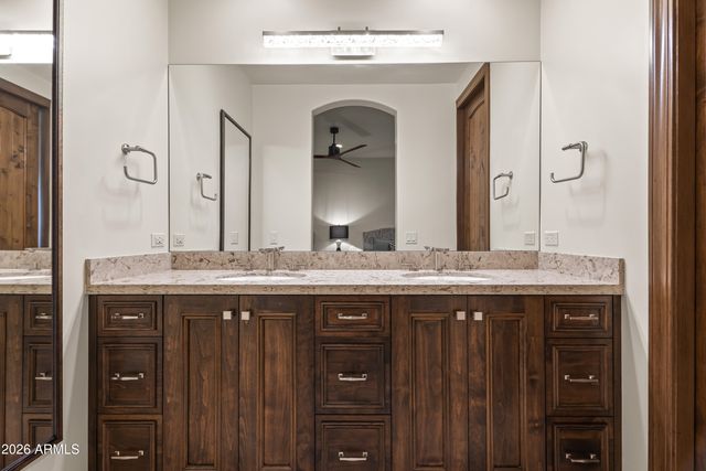 8305 N 50TH Street, Paradise Valley, AZ 85253