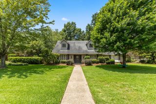 205 Southampton Rd., Hattiesburg, MS 39401