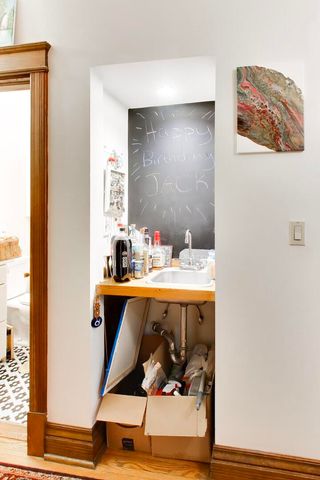 1322 W Barry Avenue, Chicago, IL 60657