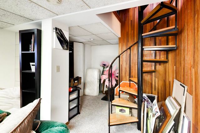 1322 W Barry Avenue, Chicago, IL 60657