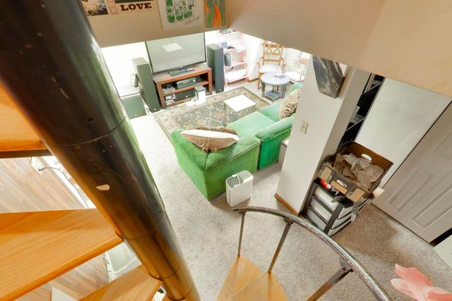 1322 W Barry Avenue, Chicago, IL 60657