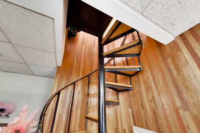 1322 W Barry Avenue, Chicago, IL 60657