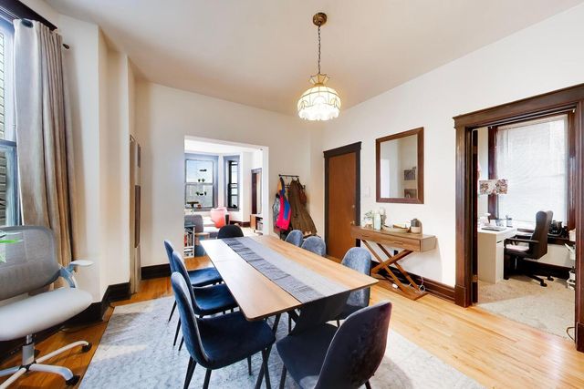 1322 W Barry Avenue, Chicago, IL 60657