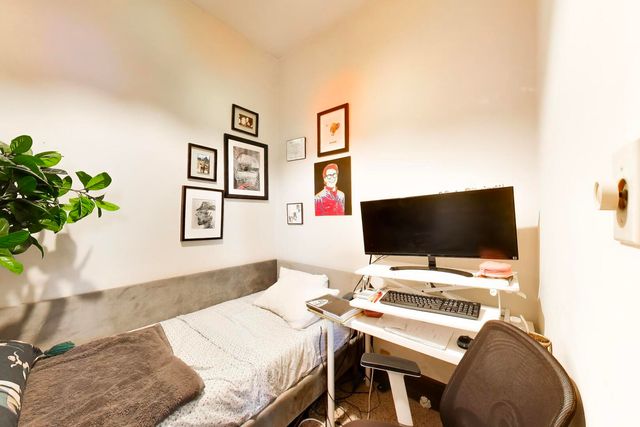 1322 W Barry Avenue, Chicago, IL 60657