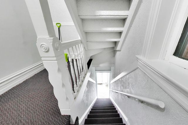 1322 W Barry Avenue, Chicago, IL 60657