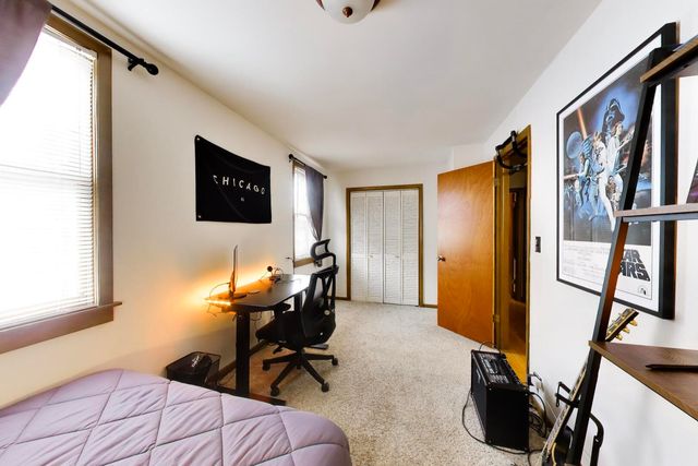 1322 W Barry Avenue, Chicago, IL 60657