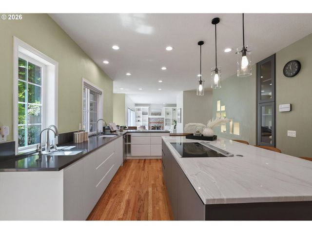 13436 Sw CLEARVIEW Way, Tigard, OR 97223