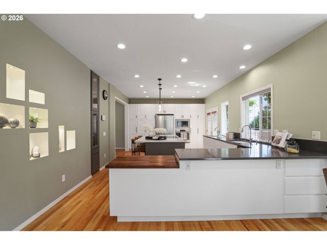 13436 Sw CLEARVIEW Way, Tigard, OR 97223