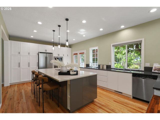 13436 Sw CLEARVIEW Way, Tigard, OR 97223