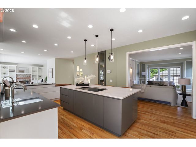 13436 Sw CLEARVIEW Way, Tigard, OR 97223