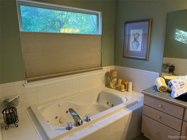 8318 Mill Pointe Court, Goodrich, MI 48438