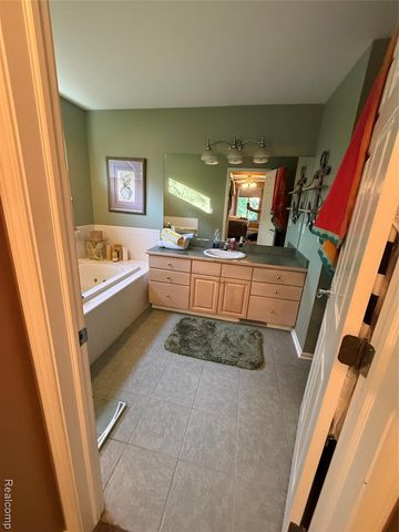 8318 Mill Pointe Court, Goodrich, MI 48438