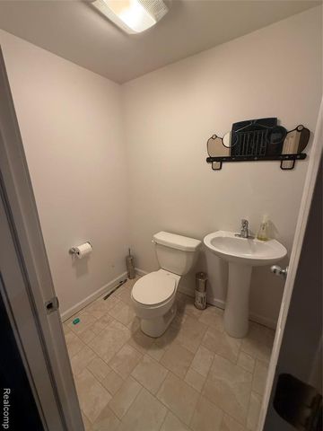 8318 Mill Pointe Court, Goodrich, MI 48438