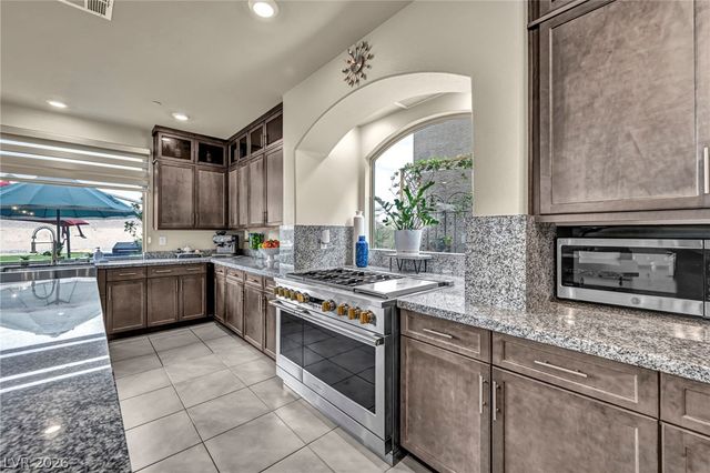 8557 South Pioneer Way, Las Vegas, NV 89113