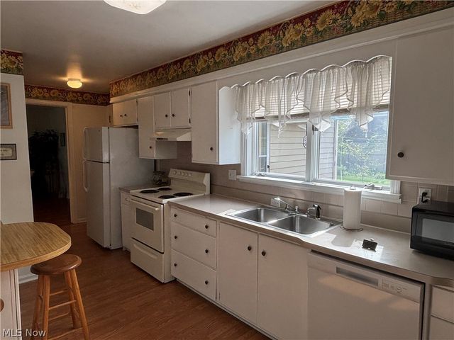 365 Genesee Avenue NE, Warren, OH 44483
