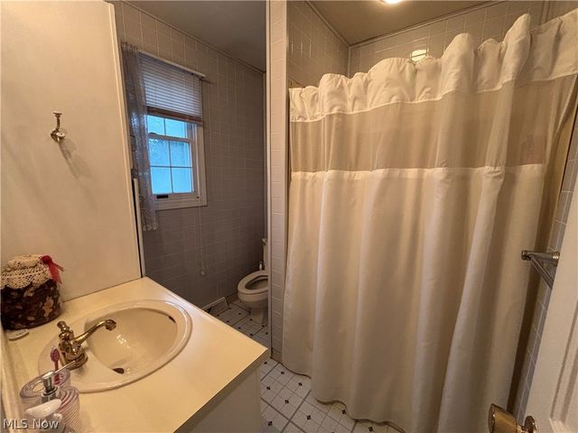 365 Genesee Avenue NE, Warren, OH 44483
