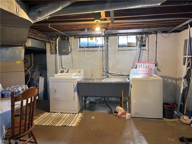 365 Genesee Avenue NE, Warren, OH 44483
