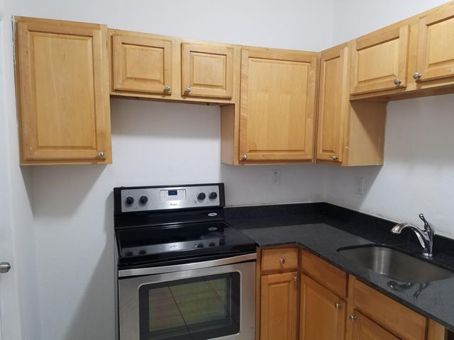 2009 Division Avenue, West Palm Beach, FL 33407