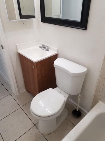 2009 Division Avenue, West Palm Beach, FL 33407