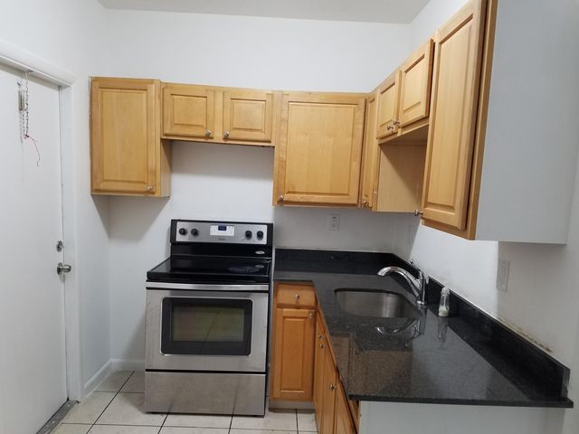 2009 Division Avenue, West Palm Beach, FL 33407