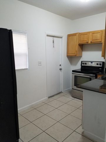 2009 Division Avenue, West Palm Beach, FL 33407