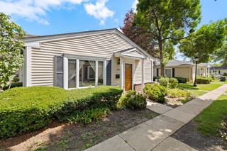 1532 Cove Drive 243A, Prospect Heights, IL 60070
