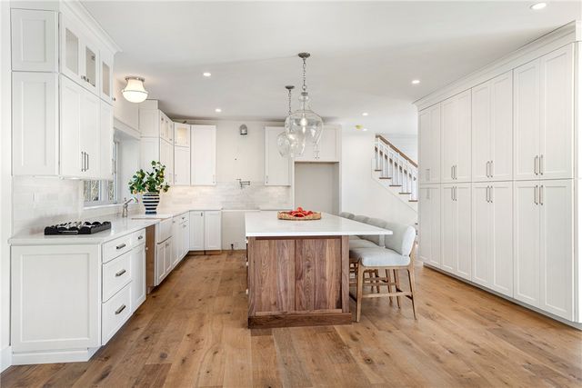 3 Knowlton Court, Bristol, RI 02809