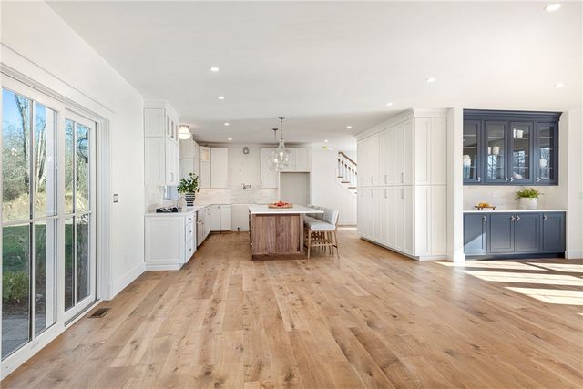 3 Knowlton Court, Bristol, RI 02809