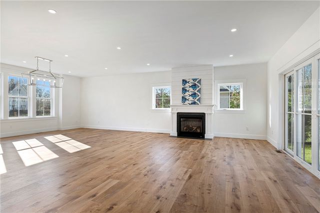 3 Knowlton Court, Bristol, RI 02809