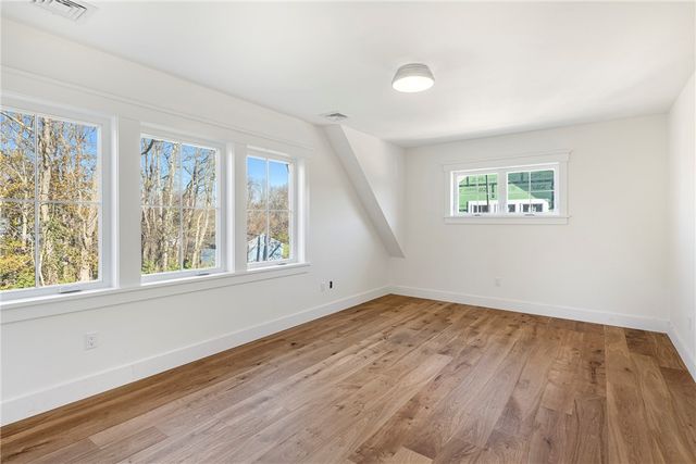 3 Knowlton Court, Bristol, RI 02809