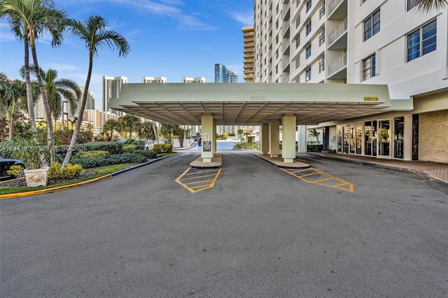 500 Bayview Drive 228, Sunny Isles Beach, FL 33160