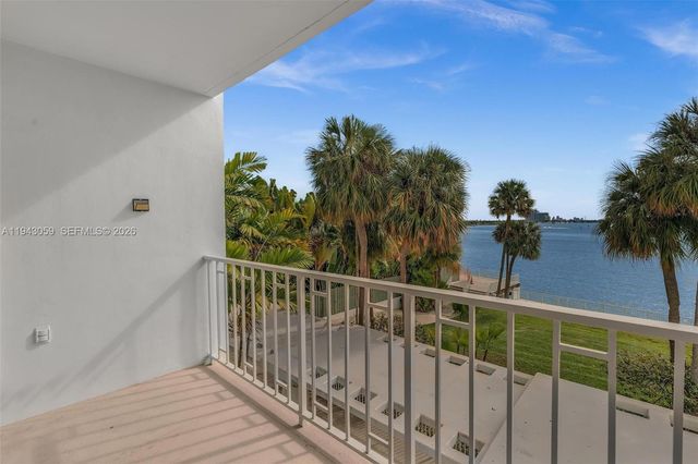 500 Bayview Drive 228, Sunny Isles Beach, FL 33160
