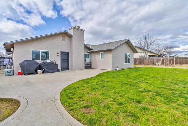 2459 S Fine Avenue, Fresno, CA 93725